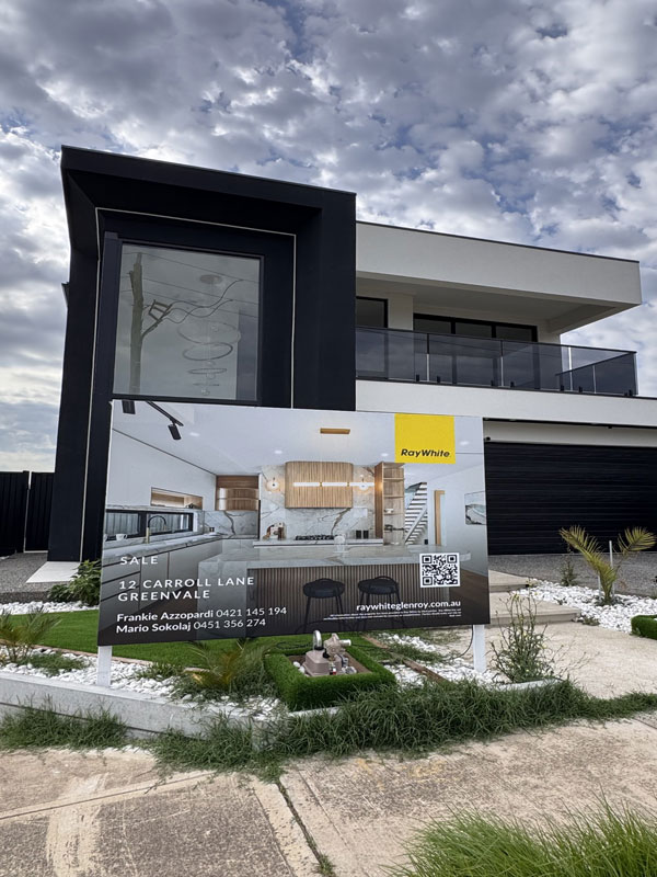 RayWhite signboard by OMSCO RayWhite signboard by OMSCO